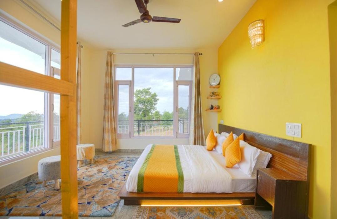 hotel in dharamkot for couples